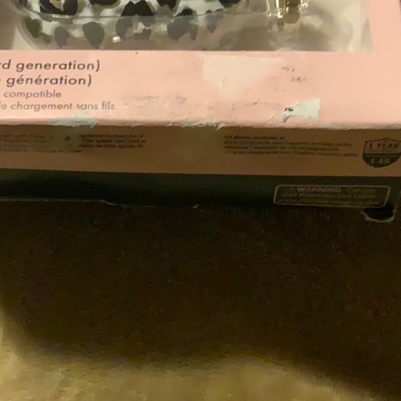 Kate Spade AirPods 3rd Generation Case New In Box - Picture 2 of 2